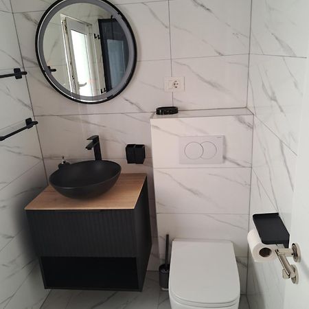 Studio Tommy 2 Ровінь Екстер'єр фото